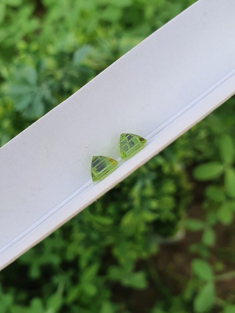 peridot pair natural loose
