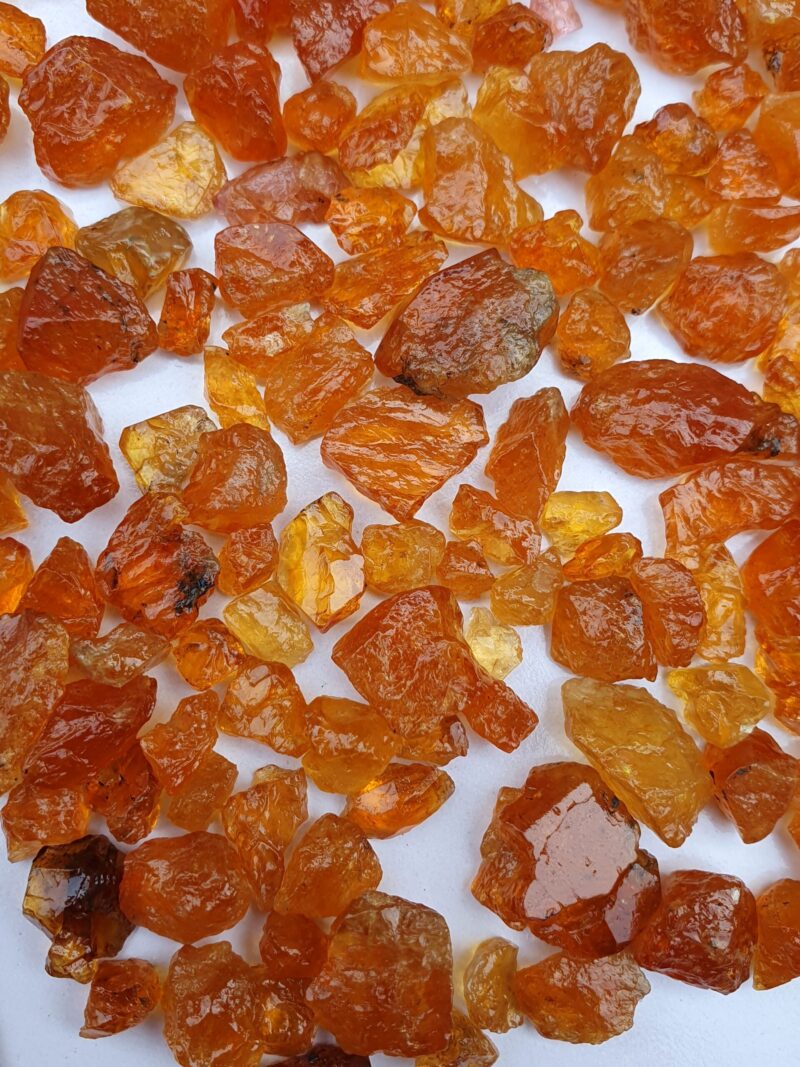 Raw clinohumite stone lot from Tajikistan 139 gram