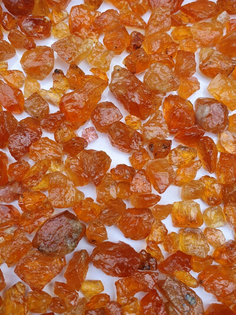 Raw clinohumite stone lot from Tajikistan 139 gram