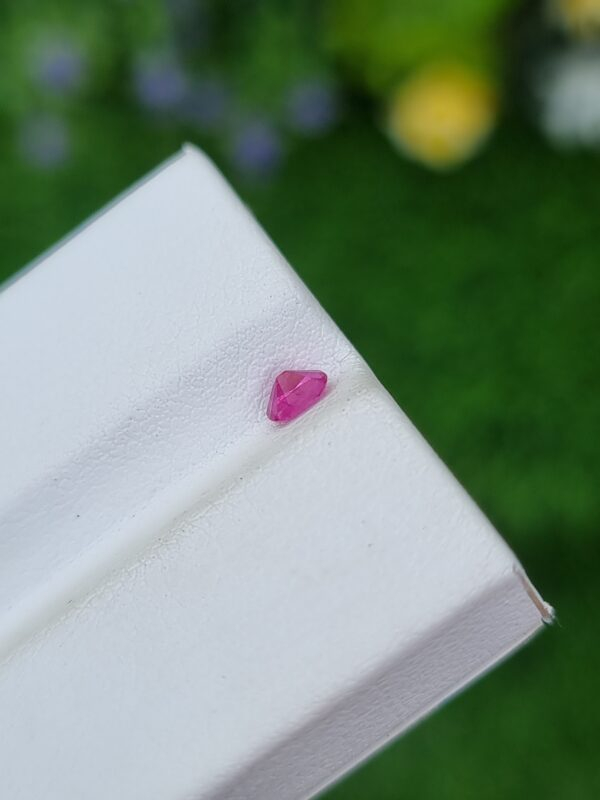 Pink sapphire stone from afghanistan