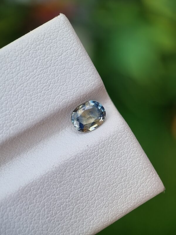 0.72 ct Bicolor Natural Sapphire - Gemstone | Oval Shape | Light Blue and Light Yellow