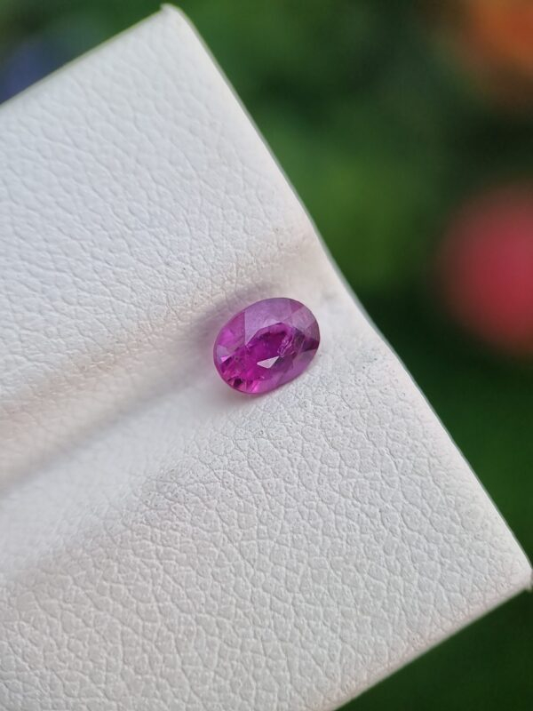 0.69 ct Natural Purplish Pink Sapphire - Oval & Mixed Cut Gemstone | Certified