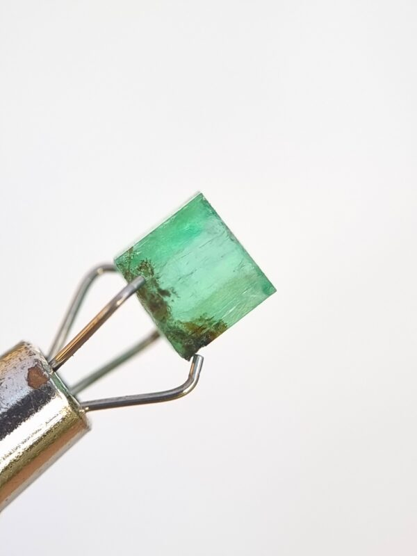 Natural emerald 1.37 ct raw uncut green crystal from Swat, Pakistan