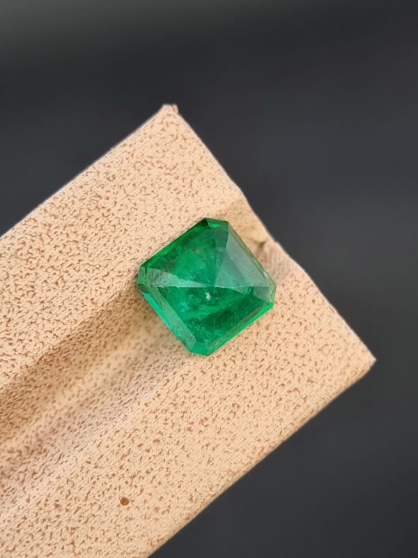 Natural 4.20 Ct Emerald Step Cut – Green