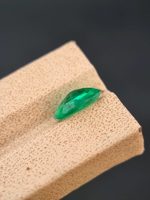 Natural 2.71 Ct Oval Emerald Mixed Cut – Green