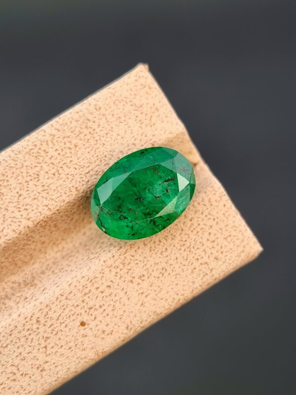 Natural 6.40 Ct Oval Emerald Mixed Cut – Green