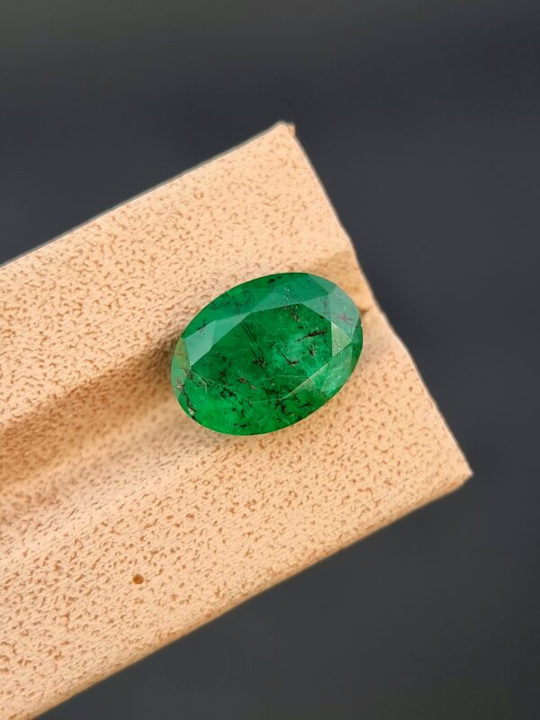 Natural 6.40 Ct Oval Emerald Mixed Cut – Green