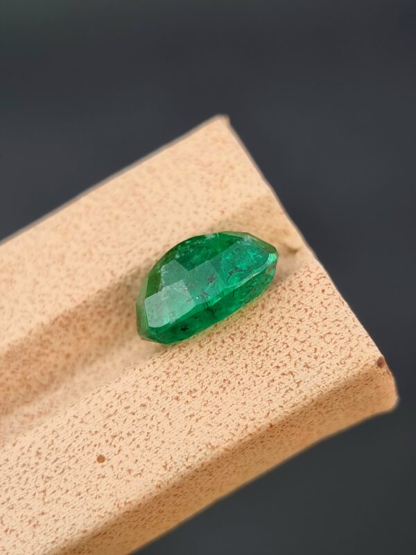 Natural 6.40 Ct Oval Emerald Mixed Cut – Green