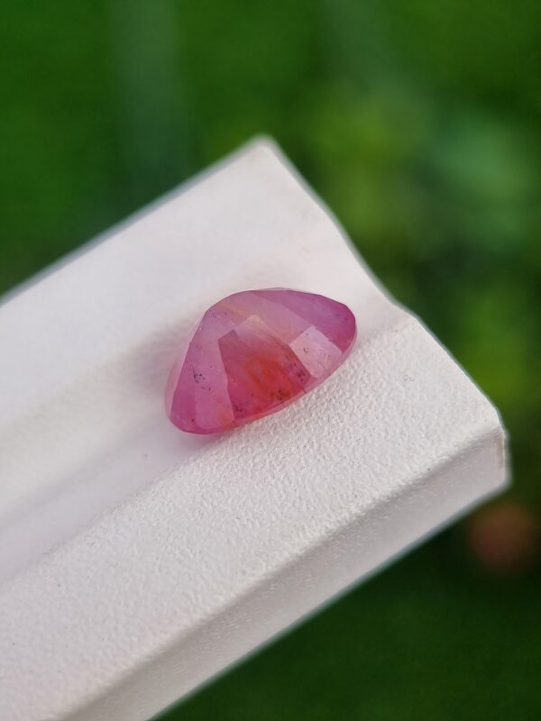 Natural Padparadscha Sapphire 7.56 ct Oval Cut – Orangish Pink, Untreated, Certified