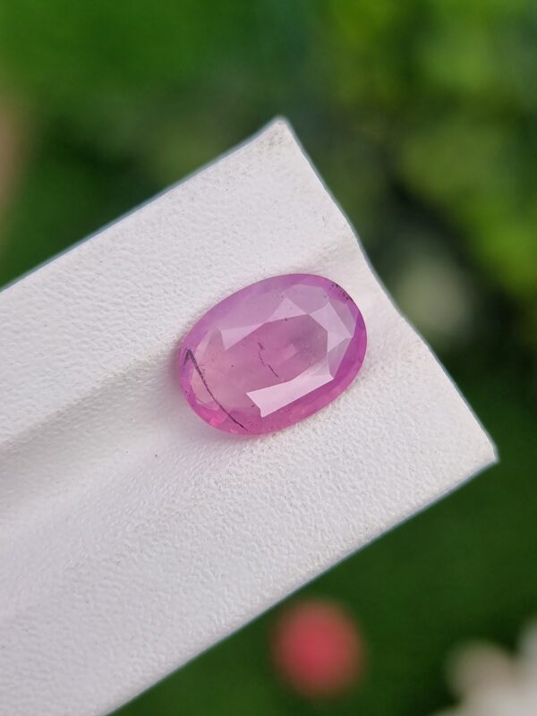 Natural Purplish Pink Sapphire 3.85 ct Oval Cut – Untreated & Certified