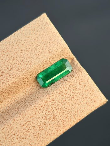 Natural 0.78 ct Green Emerald Emerald Cut from Swat Pakistan – Transparent with inclusions