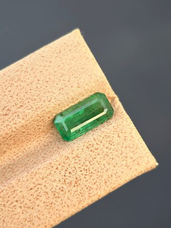 Natural 1.17 ct Green Emerald Emerald Cut from Swat Pakistan – Transparent