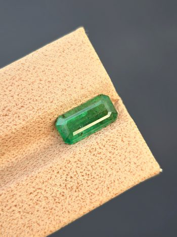 Natural 1.17 ct Green Emerald Emerald Cut from Swat Pakistan – Transparent