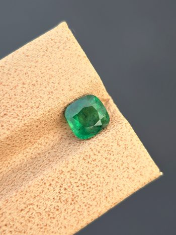 Natural 1.00 ct Green Emerald Cushion Cut from Swat Pakistan – Transparent