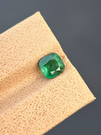 Natural 1.00 ct Green Emerald Cushion Cut from Swat Pakistan – Transparent