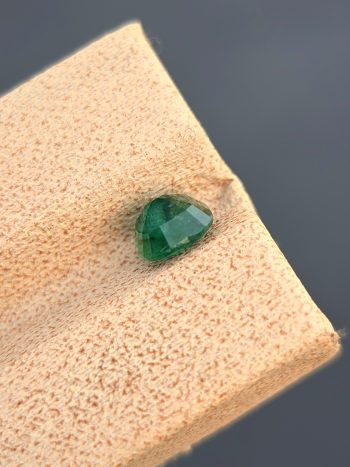 Natural 1.00 ct Green Emerald Cushion Cut from Swat Pakistan – Transparent