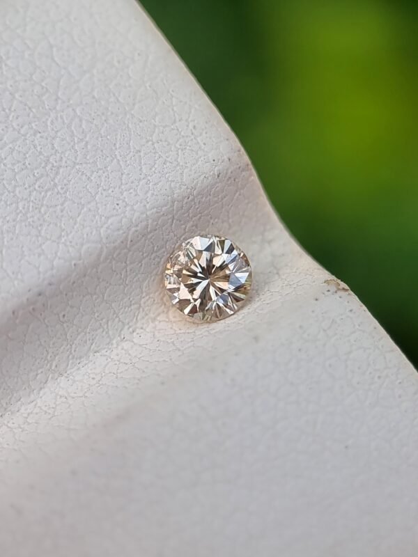 0.28 ct round brilliant cut natural diamond with S-T color, SI2 clarity, and faint yellow fluorescence