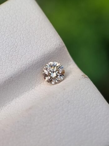 0.32 ct round brilliant cut natural diamond with S-T color, SI2 clarity, and faint yellow fluorescence
